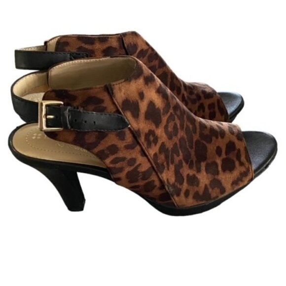 Naturalizer Distant Leopard Print Sandal 6.5W - Picture 1 of 7